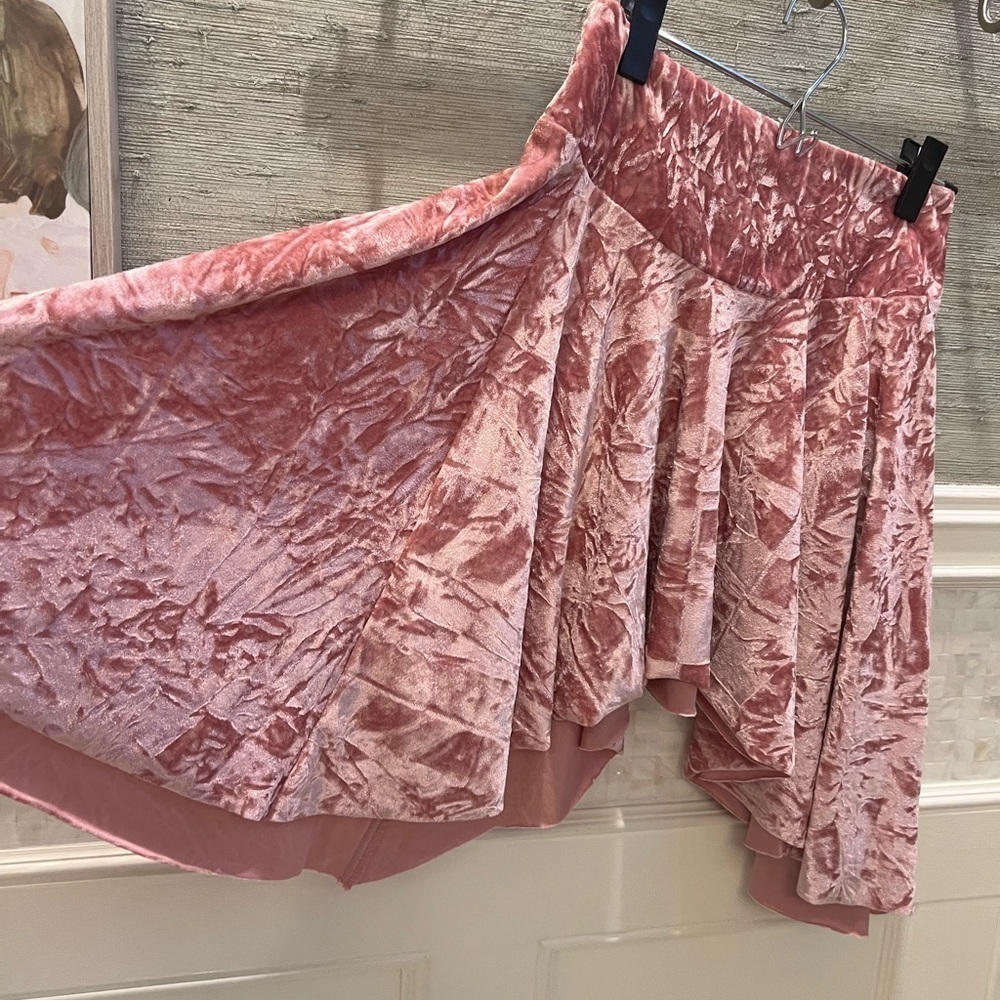 NWT new urban outfitters silence + noise SMALL pink velvet uneven hem skirt UO - Picture 11 of 15